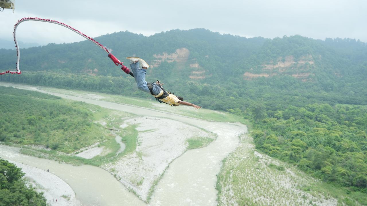 Landing swing over the gorge